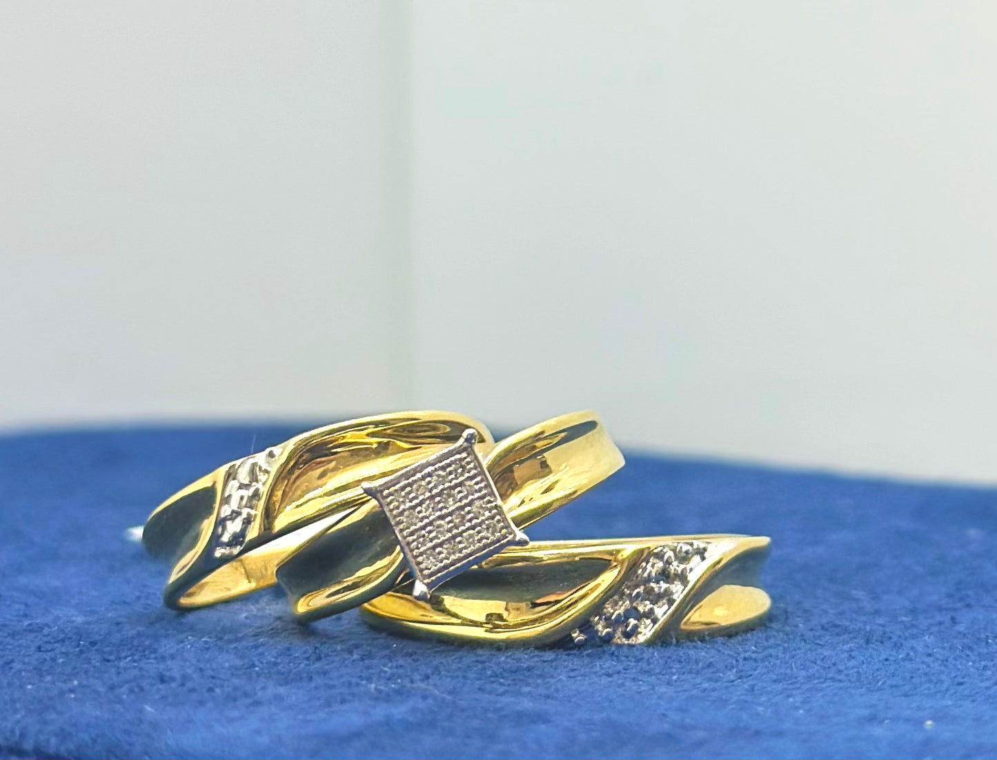 Trio de anillo de compromiso 10k con diamantes